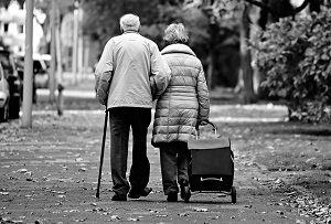 Aumentano gli over 65 a rischio povertà