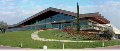 McBride, leader europeo della detergenza dal 1927, inaugura il brand UNIQ