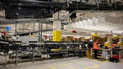 Nella logistica Amazon aumenta dell'8% il salario d'ingresso