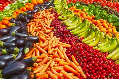 Francia: da gennaio 2022 frutta e verdura senza imballaggi in plastica