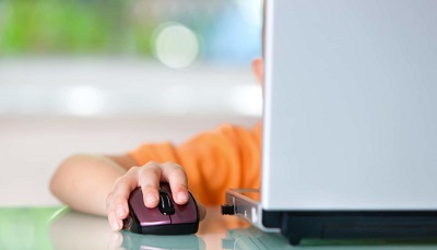 Bambini online, digitali sempre prima