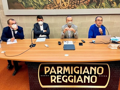 Parmigiano Reggiano, sostenibilità e benessere animale