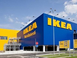 Ikea licenzia 10 dipendenti