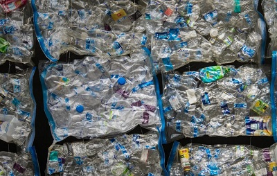 Il riciclo plastico accelera, ma solo in valore
