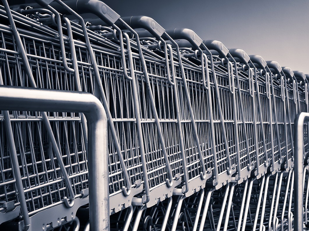 Altroconsumo, indagine su dove risparmiare col carrello della spesa