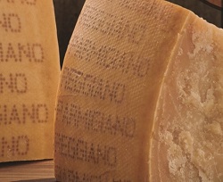 Parmigiano Reggiano, il Consorzio lancia il Progetto Premium 40 mesi