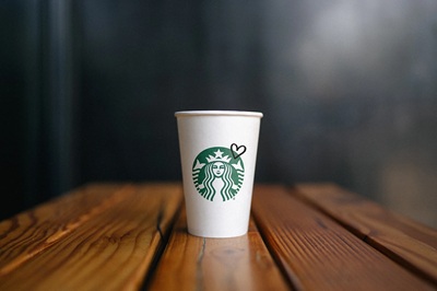 Starbucks annuncia i licenziamenti
