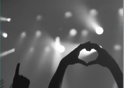 La musica alza il tono