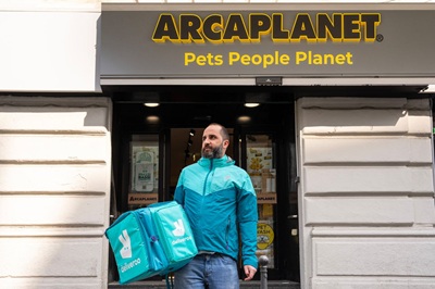 Nasce a Milano la partnership tra Deliveroo e Arcaplanet