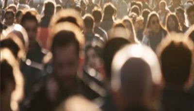La povertà colpisce i giovani