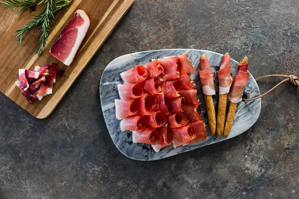 Il Consorzio Speck Alto Adige IGP veste di nuovo il suo salume tipico