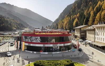 Conclusi i lavori per la nuova food court di Brenner Outlet