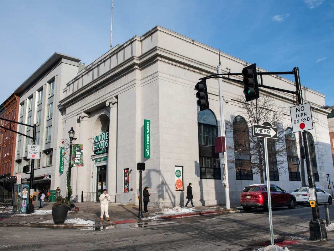 Amazon chiude Fresh e Go e spinge su Whole Foods