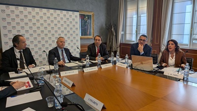 Ristorazione: consumi a quota 100 miliardi di euro, in calo imprese e dipendenti