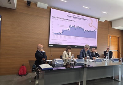 Carta: nel 2025 crescono consumi e importazioni, ma la produzione cala