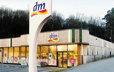 dm-drogerie markt: il top drugstore europeo radicato al territorio
