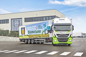 Lidl adotta i primi mezzi alimentati a biometano